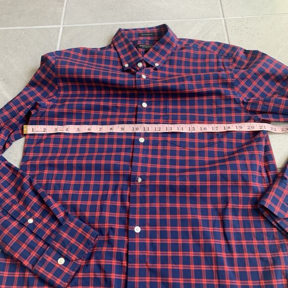 Banana Republic Red/Blue Plaid Gingham Button Up Shirt. Non-Iron Size Large - Picture 3 of 4